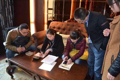"抢金三"置业热情高 百余网友到场再掀购房潮